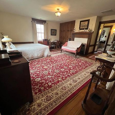 Upstairs Historic 1 Bedroom 1 Bath Suite With Mini-Kitchen, Porch & River Views Elkins Extérieur photo