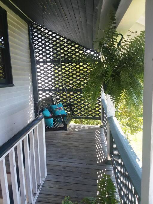 Upstairs Historic 1 Bedroom 1 Bath Suite With Mini-Kitchen, Porch & River Views Elkins Extérieur photo