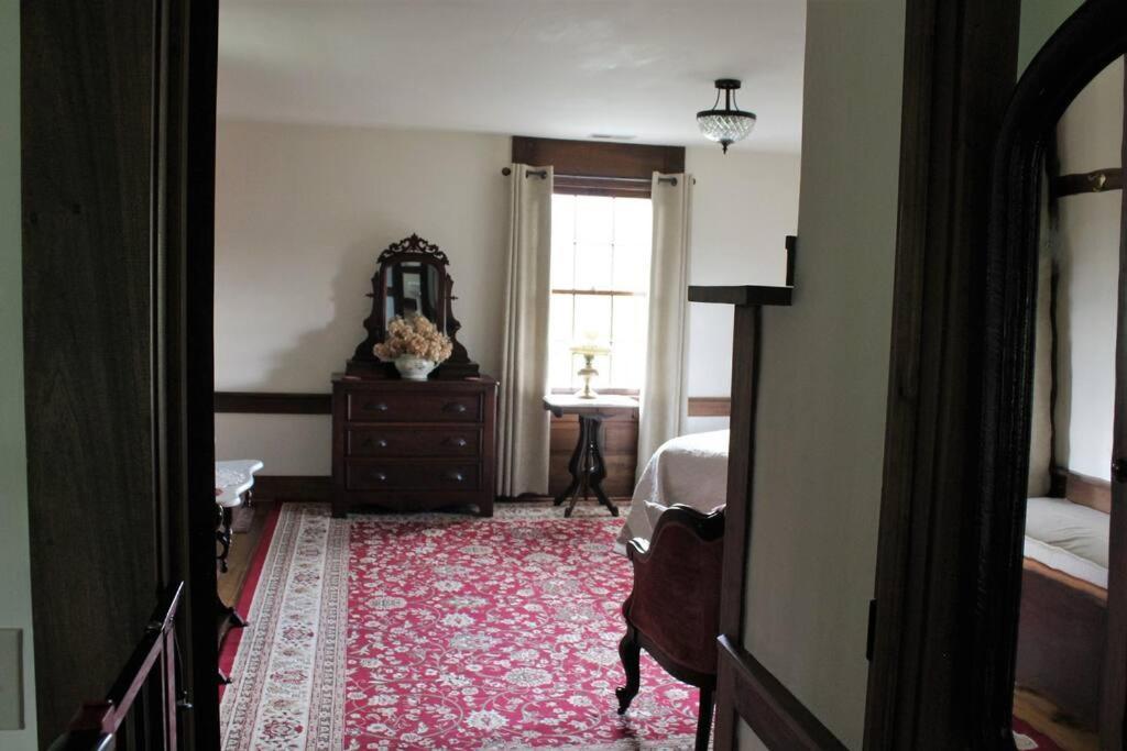 Upstairs Historic 1 Bedroom 1 Bath Suite With Mini-Kitchen, Porch & River Views Elkins Extérieur photo