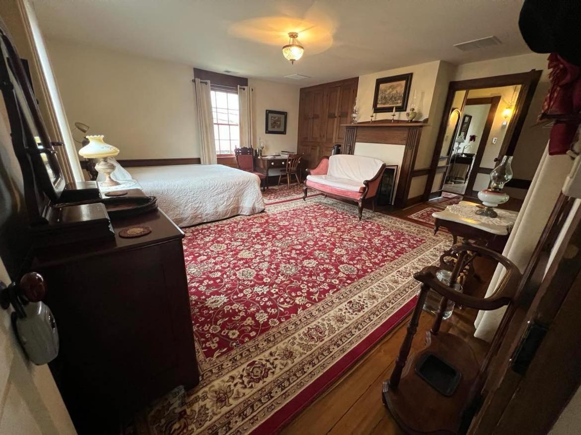 Upstairs Historic 1 Bedroom 1 Bath Suite With Mini-Kitchen, Porch & River Views Elkins Extérieur photo